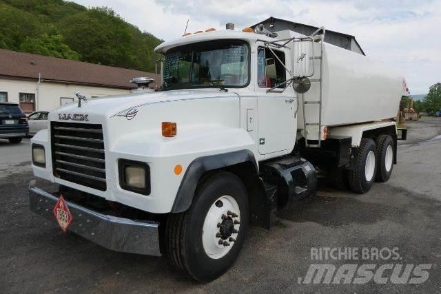 Mack RD688S Kamioni cisterne