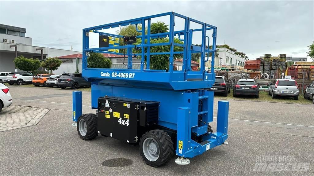 Genie GS-4069 RT Makazaste platforme