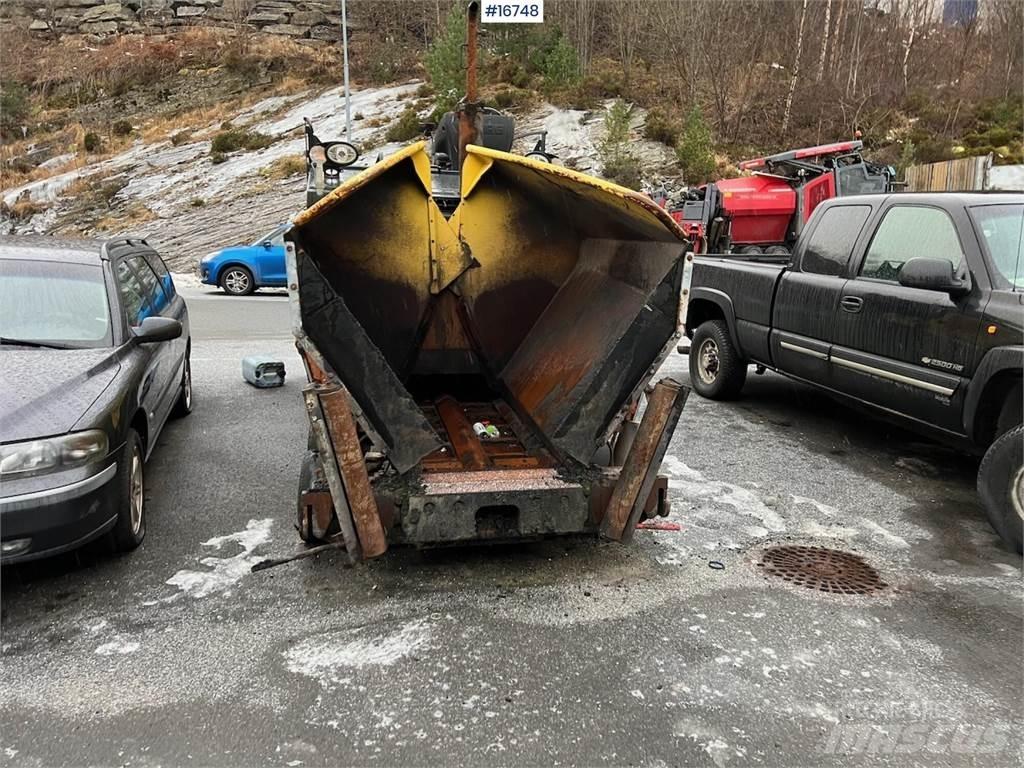 Bomag BF 300P Dodaci mašinama za asfalt