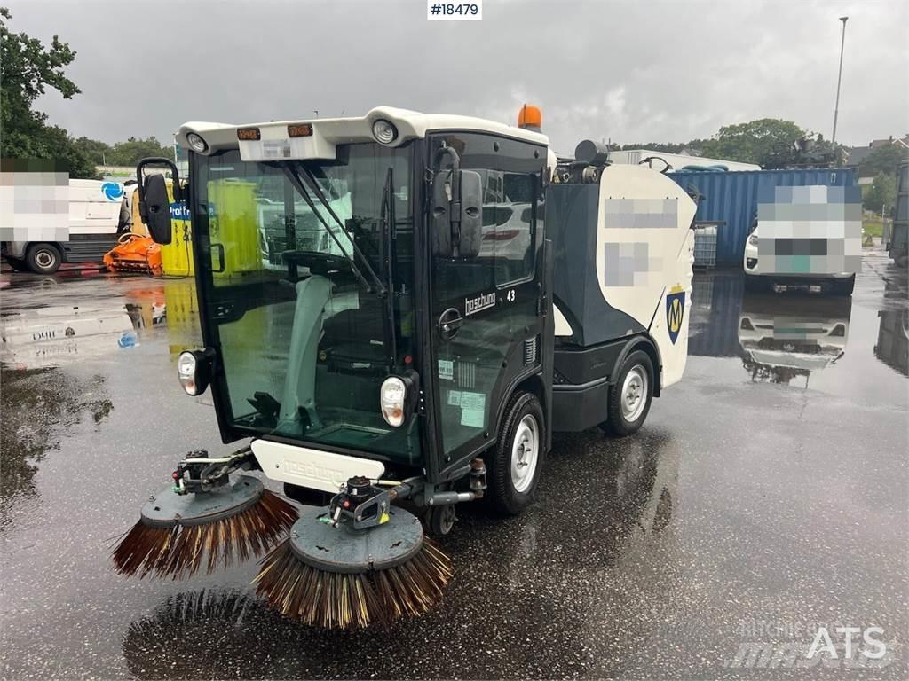 Boschung S2 sweeper Polovni kamioni za čišćenje