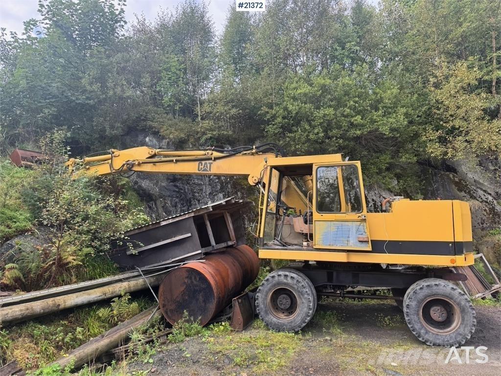 CAT 212B Bageri točkaši