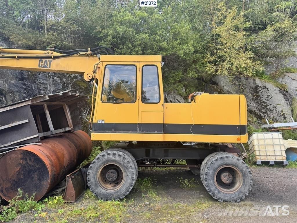 CAT 212B Bageri točkaši