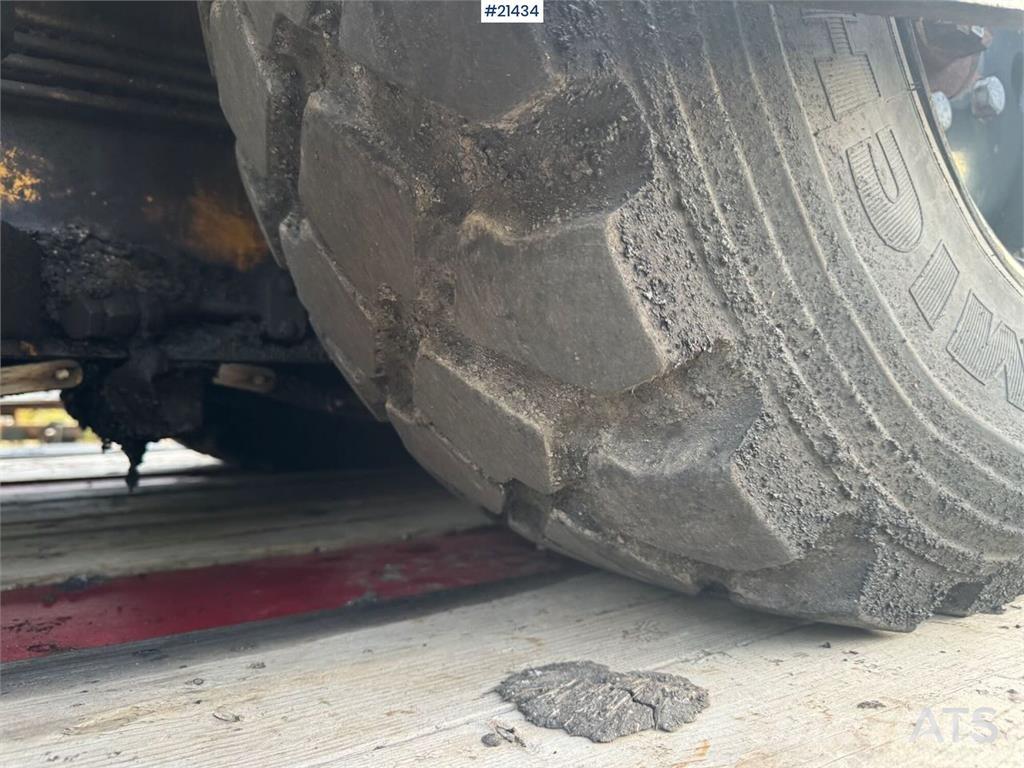 CAT AP 300 Asfaltni finišeri