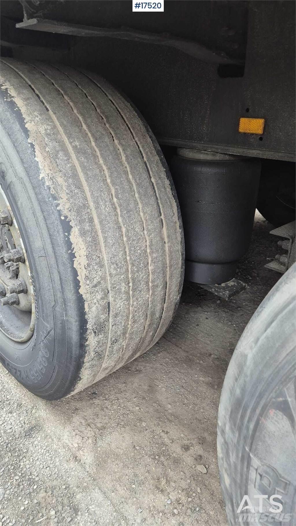 Schmitz SKO 24 Poluprikolice sa ciradom