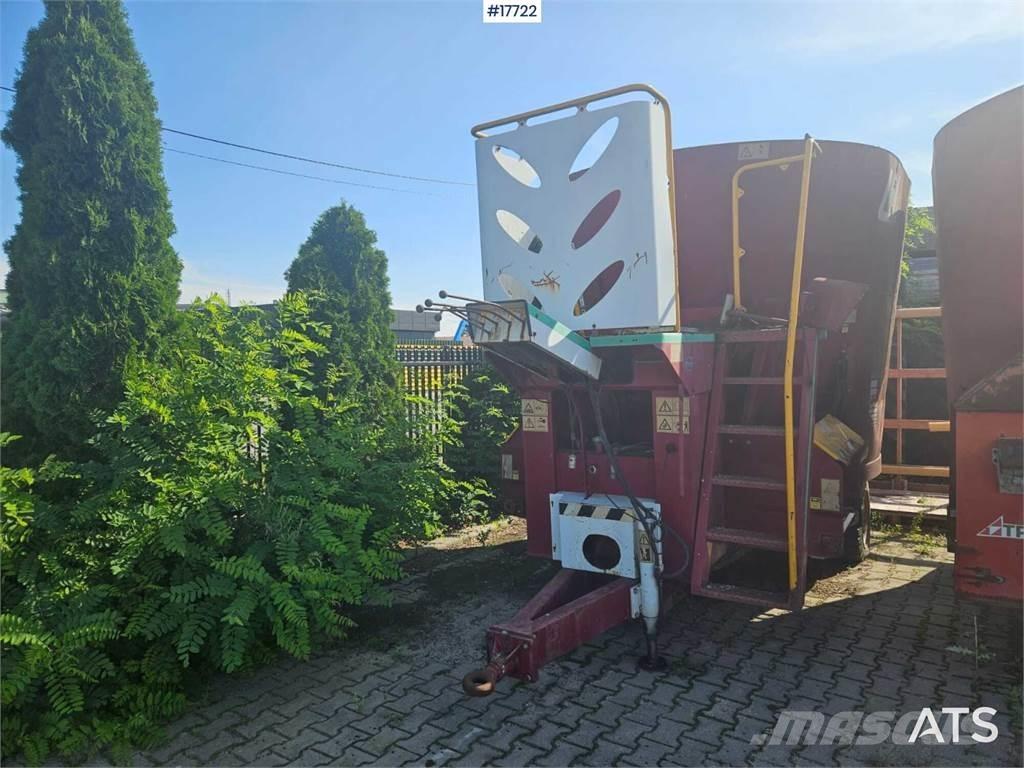 Unifast M 12 Samoutovarna prikolica