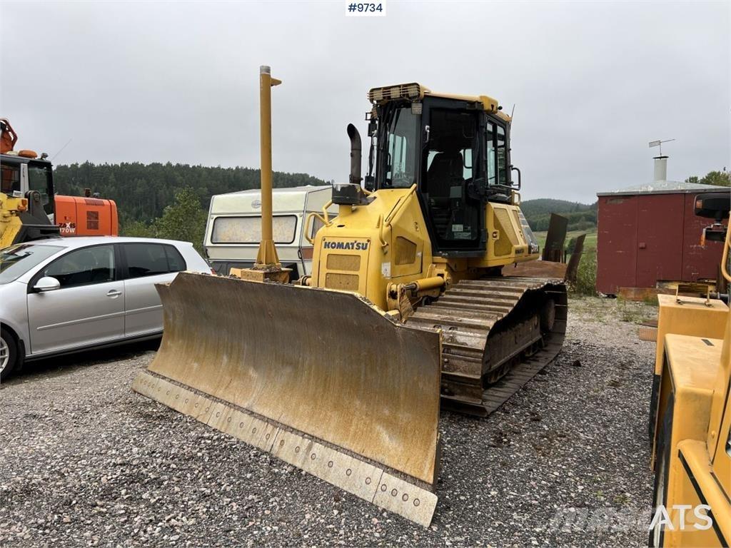 Komatsu D51PX-22 Buldožeri guseničari