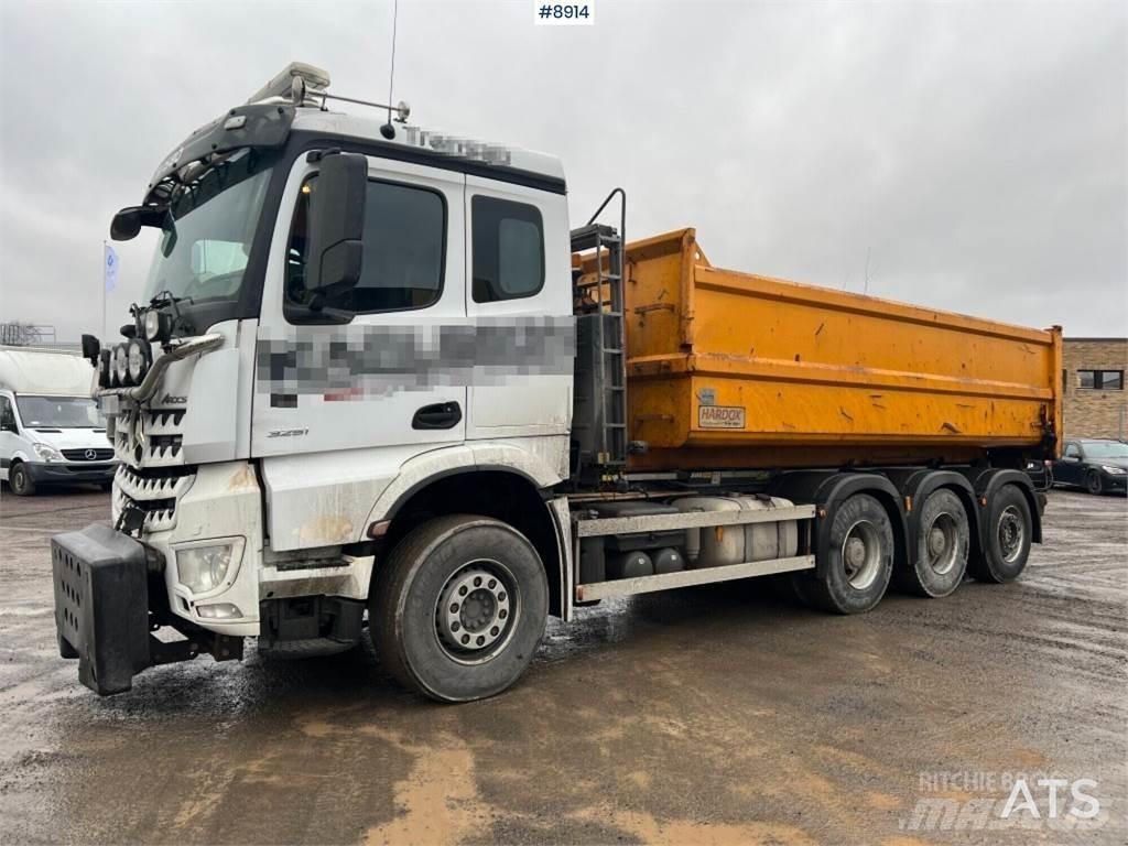 Mercedes-Benz Arocs Rol kiper kamioni sa kukom za podizanje tereta