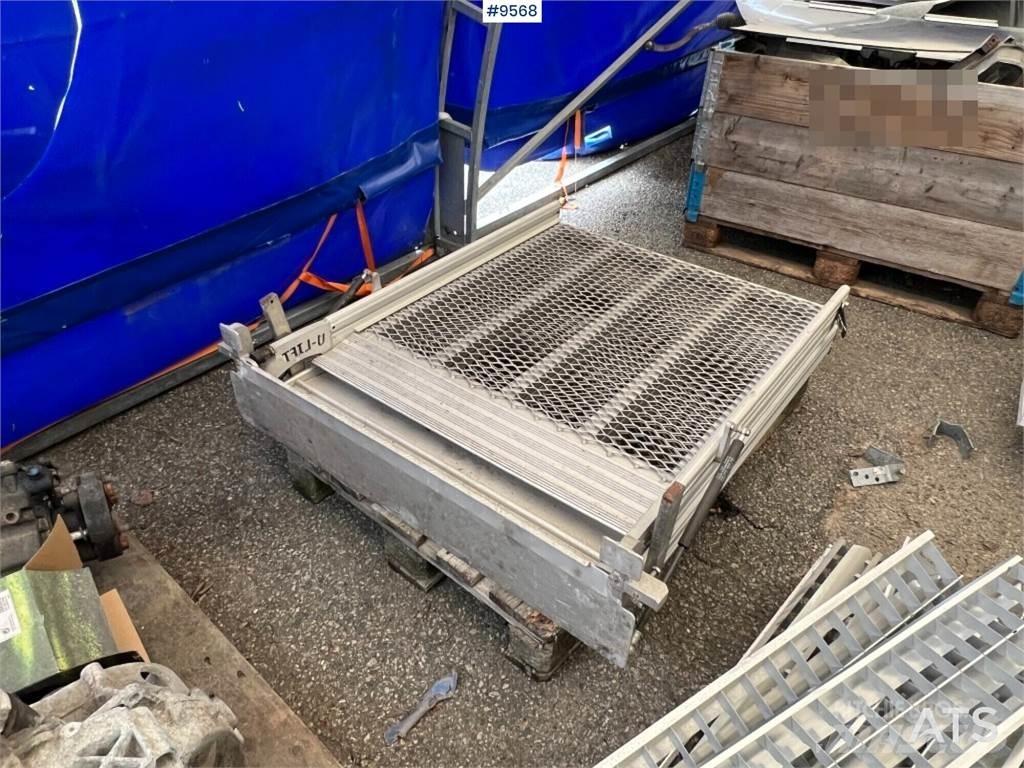  Ramp U-lift Polovni alati za upravljanje teretom