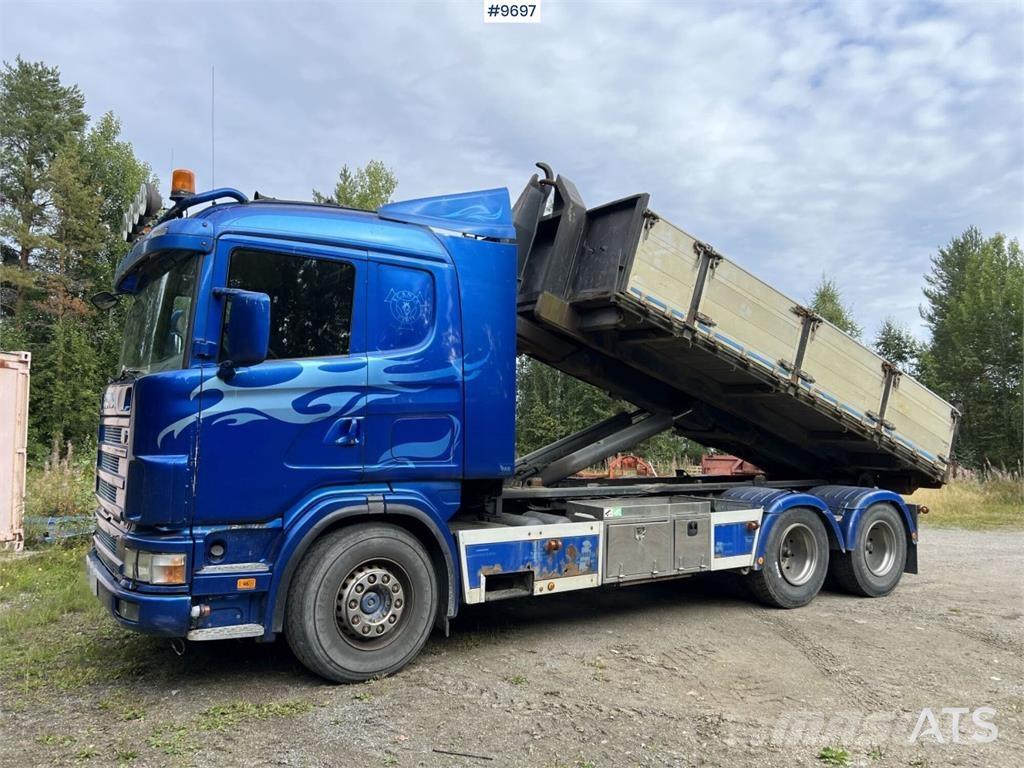Scania R124GB6X4NB470 Rol kiper kamioni sa kukom za podizanje tereta