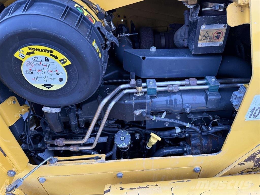 Komatsu D51PX-22 Buldožeri guseničari