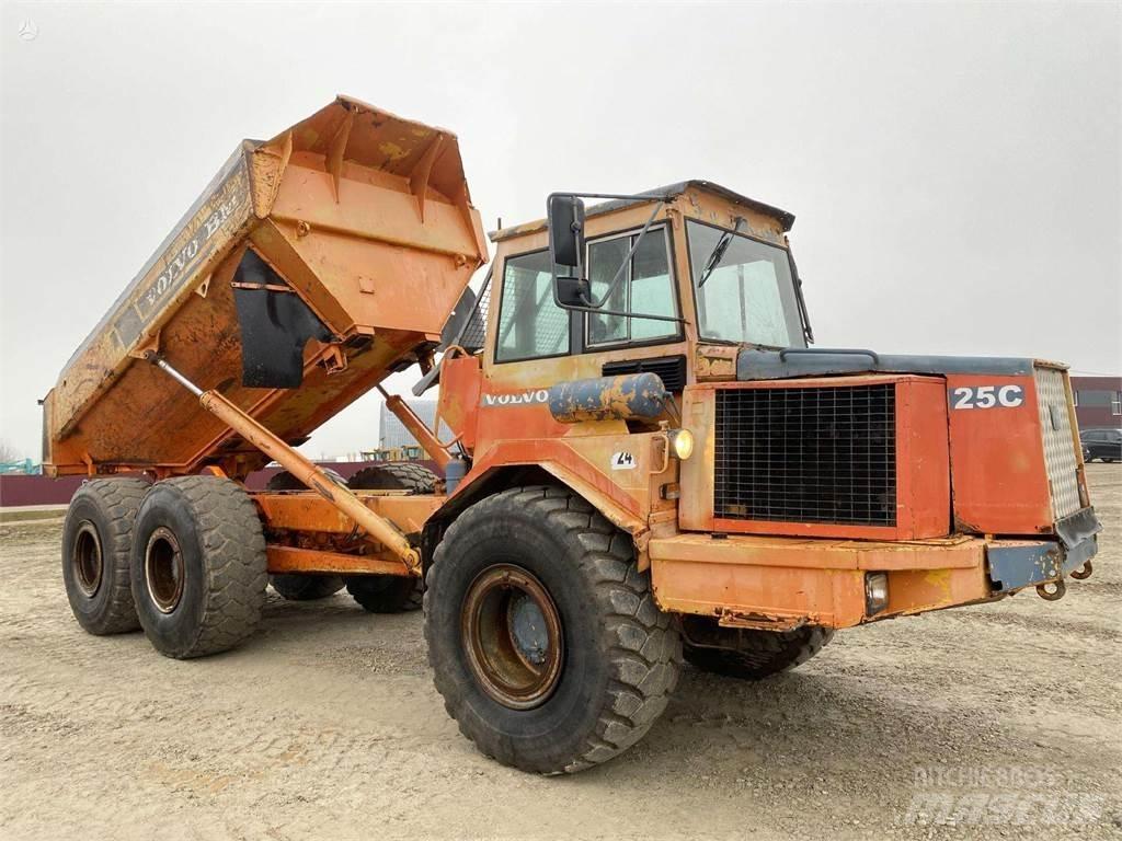 Volvo A25C , Nr.1 Zglobni damperi
