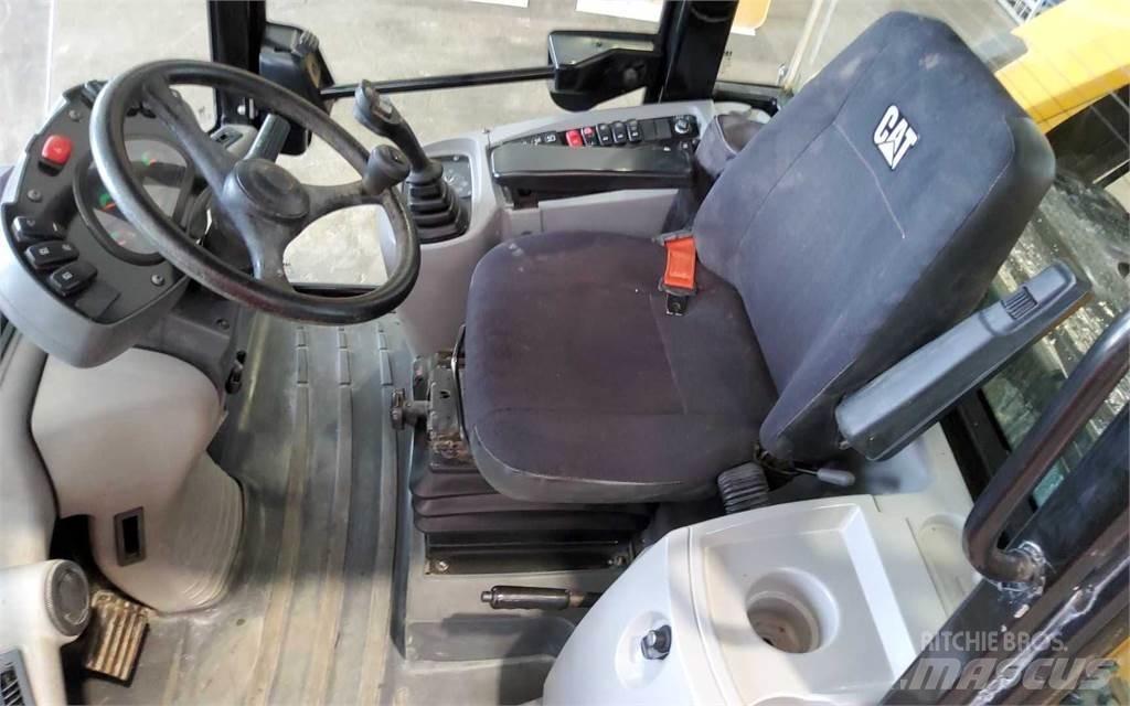 CAT 906M Utovarivači na točkove