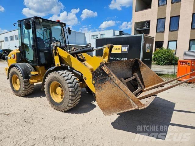 CAT 908M Utovarivači na točkove