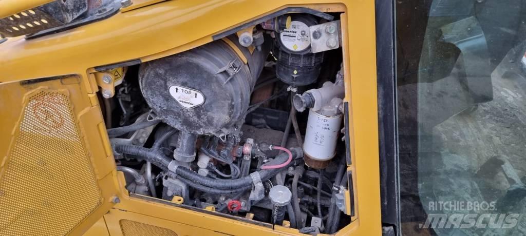 Komatsu D 61 PXI-24 Buldožeri guseničari