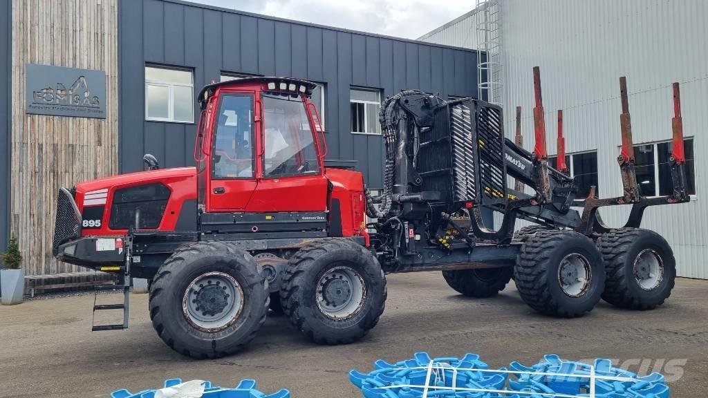 Komatsu 895 Forvarderi