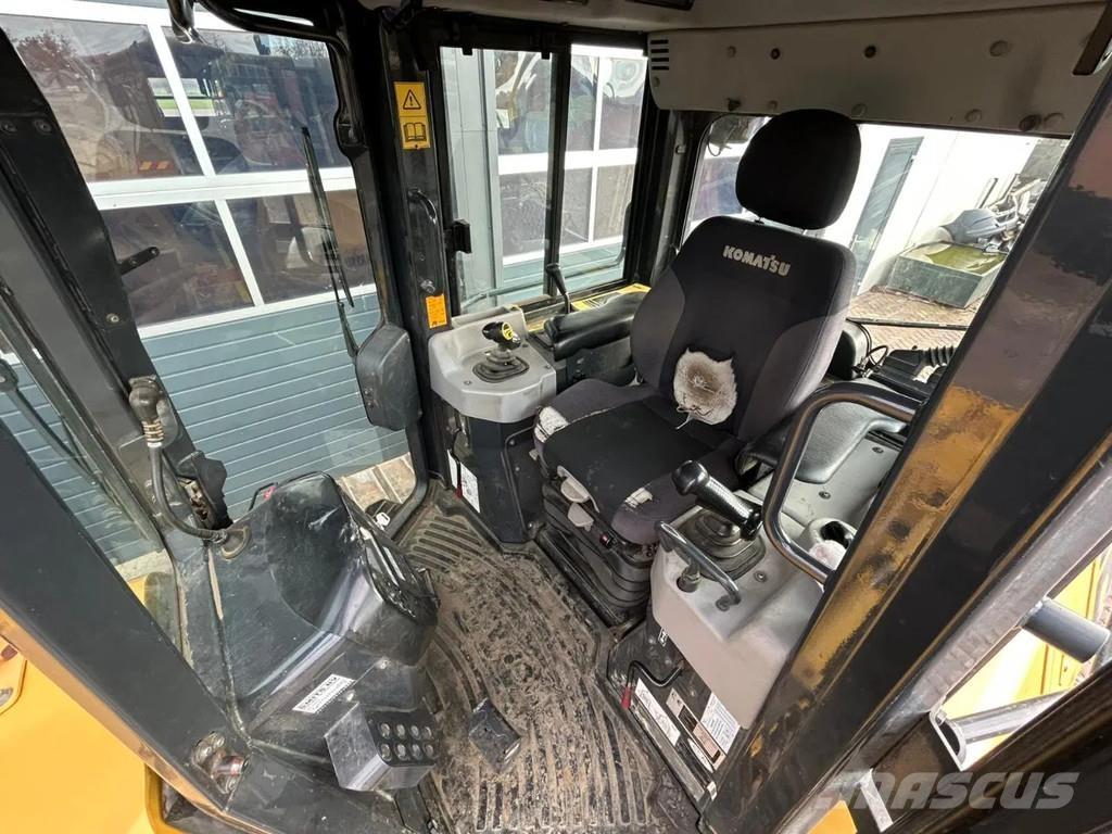 Komatsu D61PX-23 Buldožeri guseničari