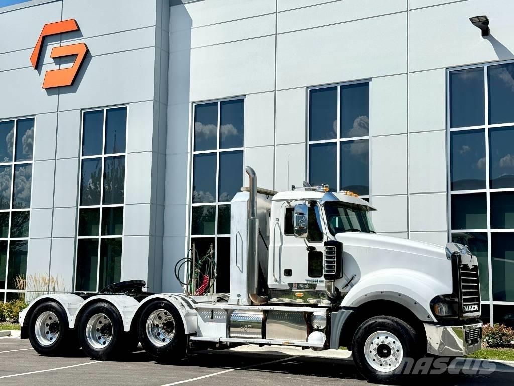 Mack Titan TD 713 Tegljači