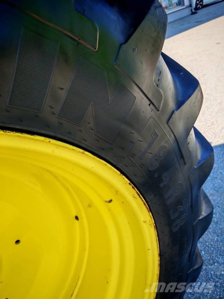 John Deere 6115 R Traktori