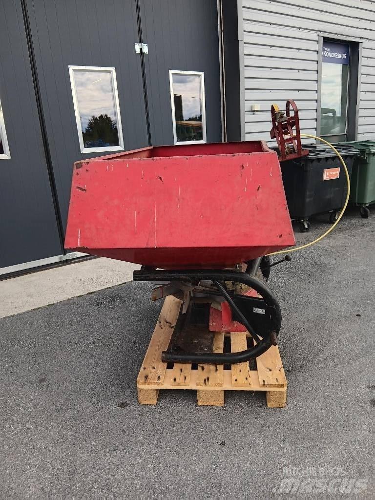 YLÖ Viska 800 Rasturači mineralnog đubriva