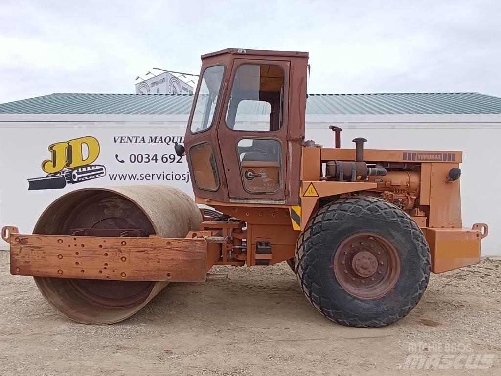 CASE W 1102 Nabijači zemlje