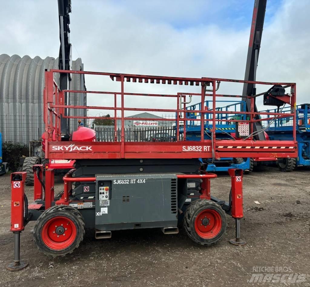 SkyJack SJ 6832 RT Makazaste platforme