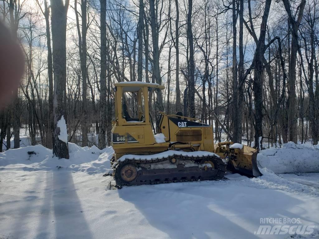 CAT D 4 G Buldožeri guseničari