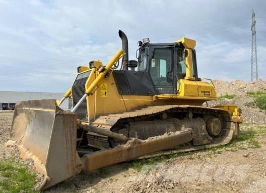 Komatsu D 65 PX-15 Buldožeri guseničari