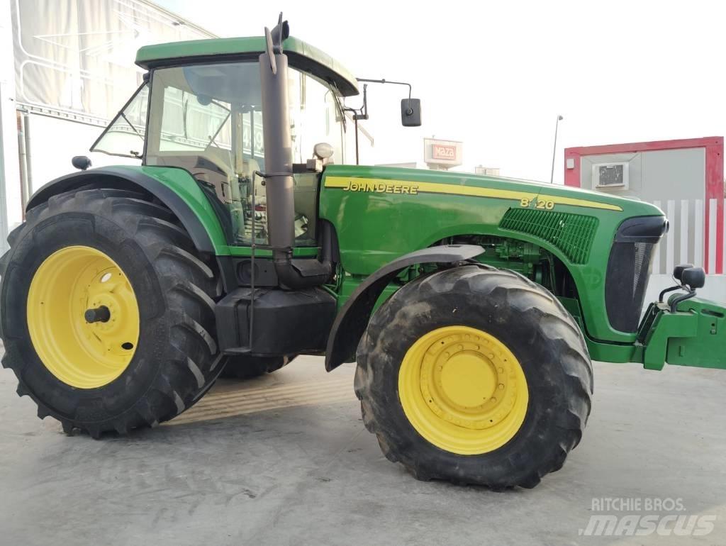 John Deere 8320 Traktori