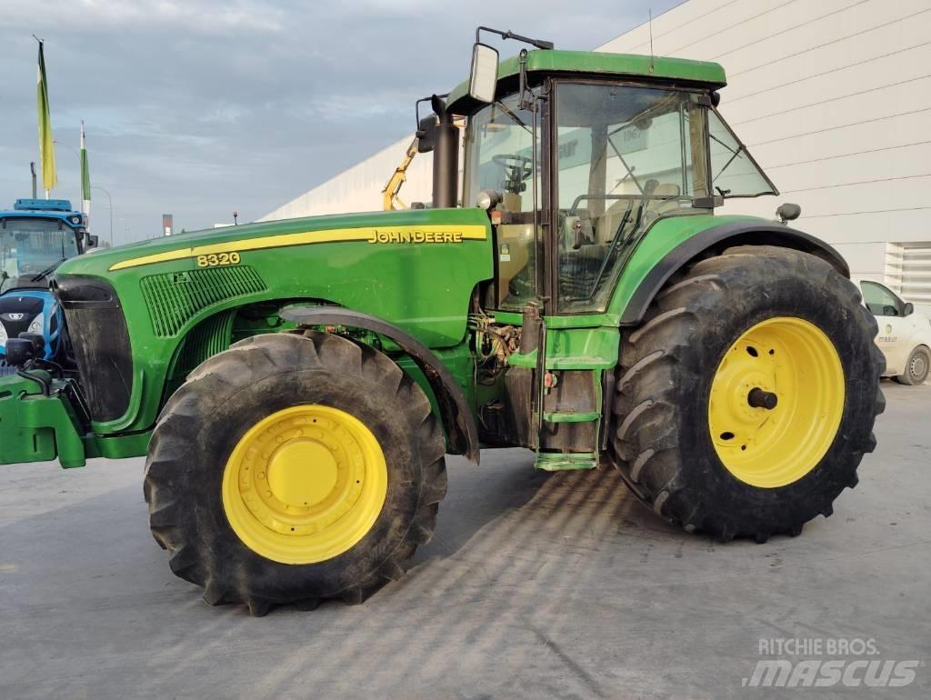 John Deere 8320 Traktori