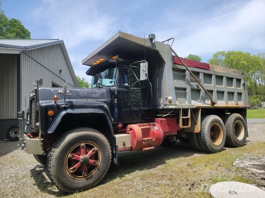 Mack RD 690 SX Kiperi kamioni