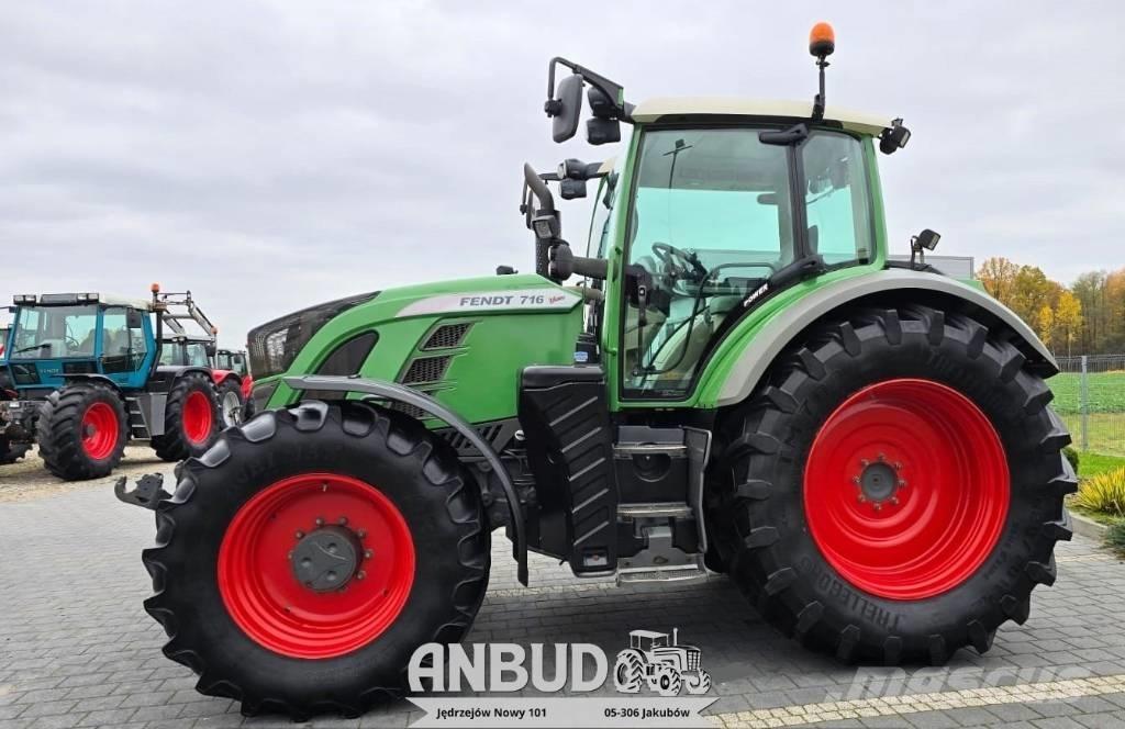 Fendt 716 Vario S4 Traktori