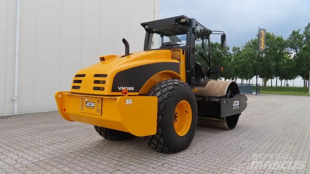 JCB VM166D Valjci sa jednim bubnjem