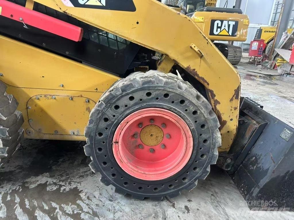 CAT 246 C Skid steer mini utovarivači