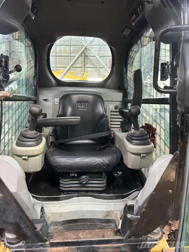CAT 246 C Skid steer mini utovarivači