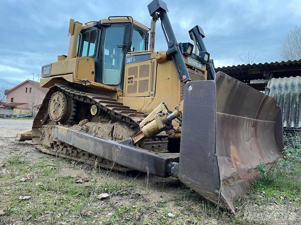 CAT D 6 T XL Buldožeri guseničari
