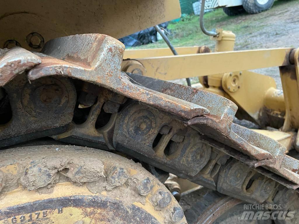 CAT D 6 T XL Buldožeri guseničari