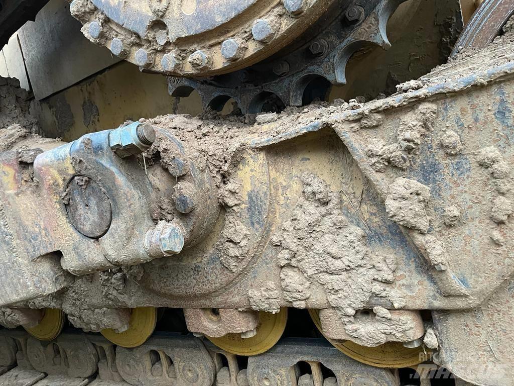 CAT D 6 T XL Buldožeri guseničari