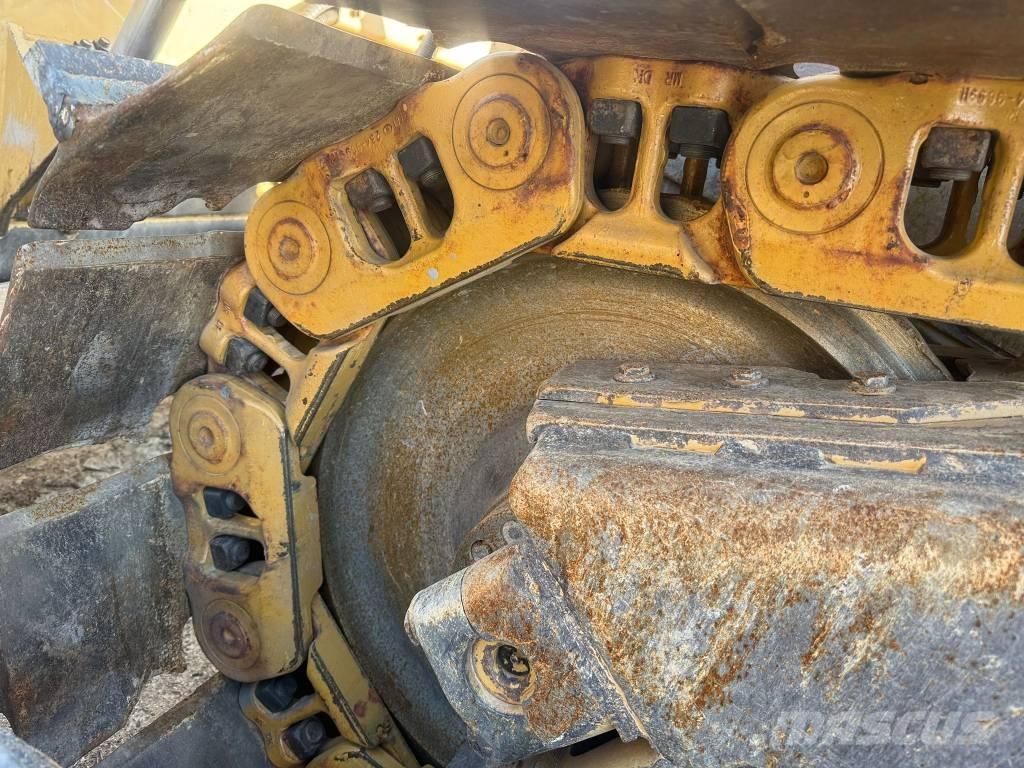 CAT D 6 T XL Buldožeri guseničari