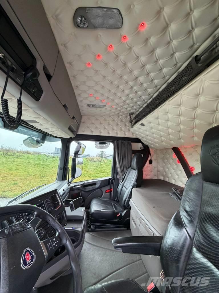 Scania R 500 Rol kiper kamioni sa kukom za podizanje tereta