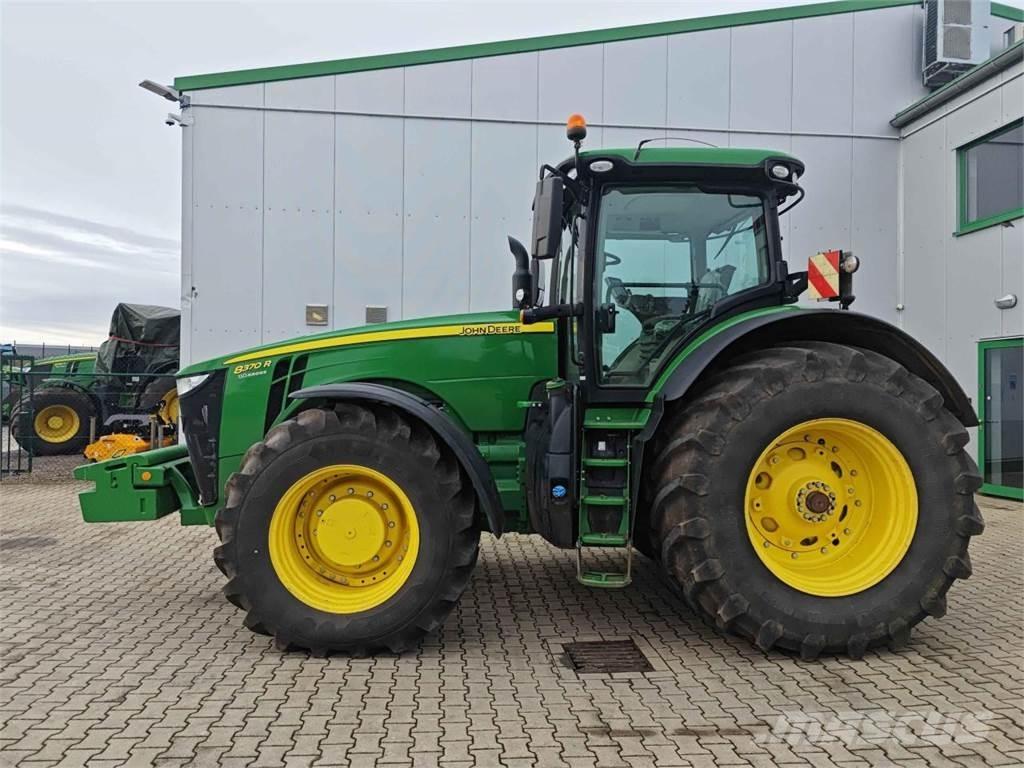 John Deere 8370R Traktori