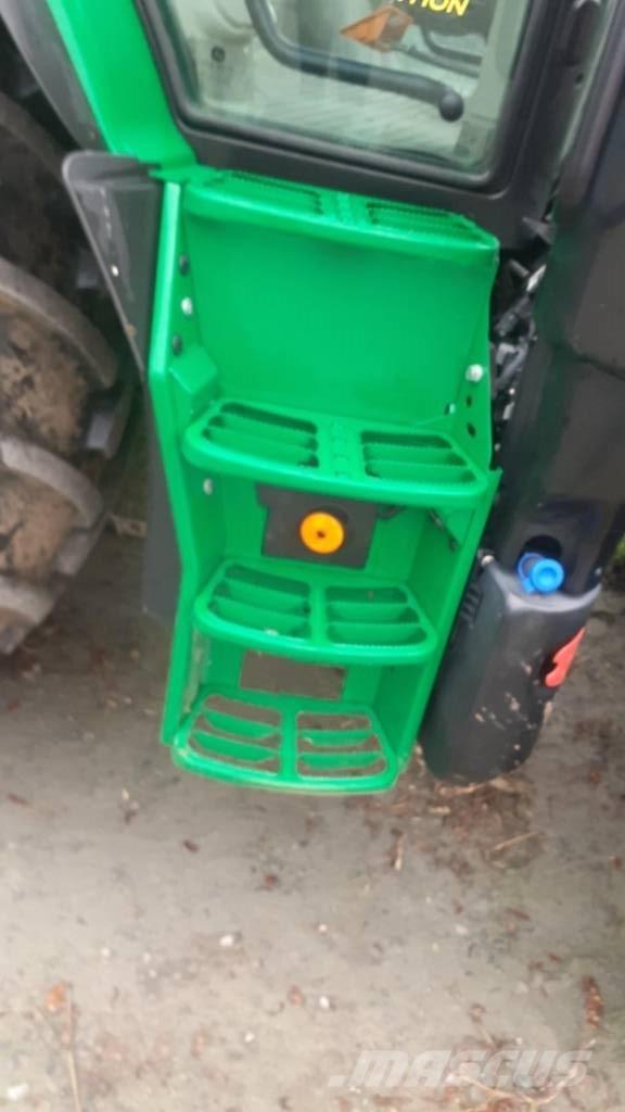 John Deere 6110 R Traktori