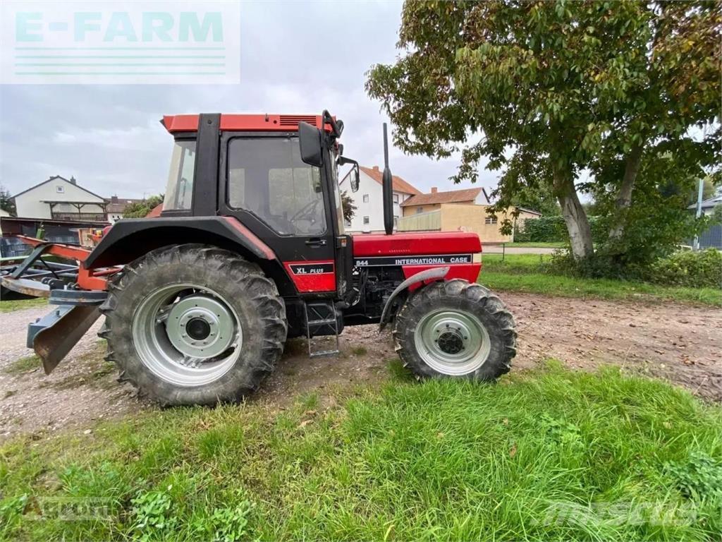 Case IH 844 a Traktori