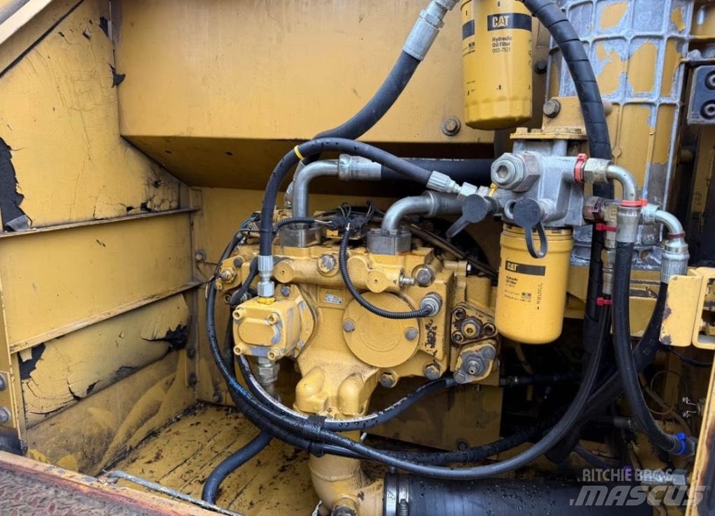 CAT 320 C Bageri guseničari