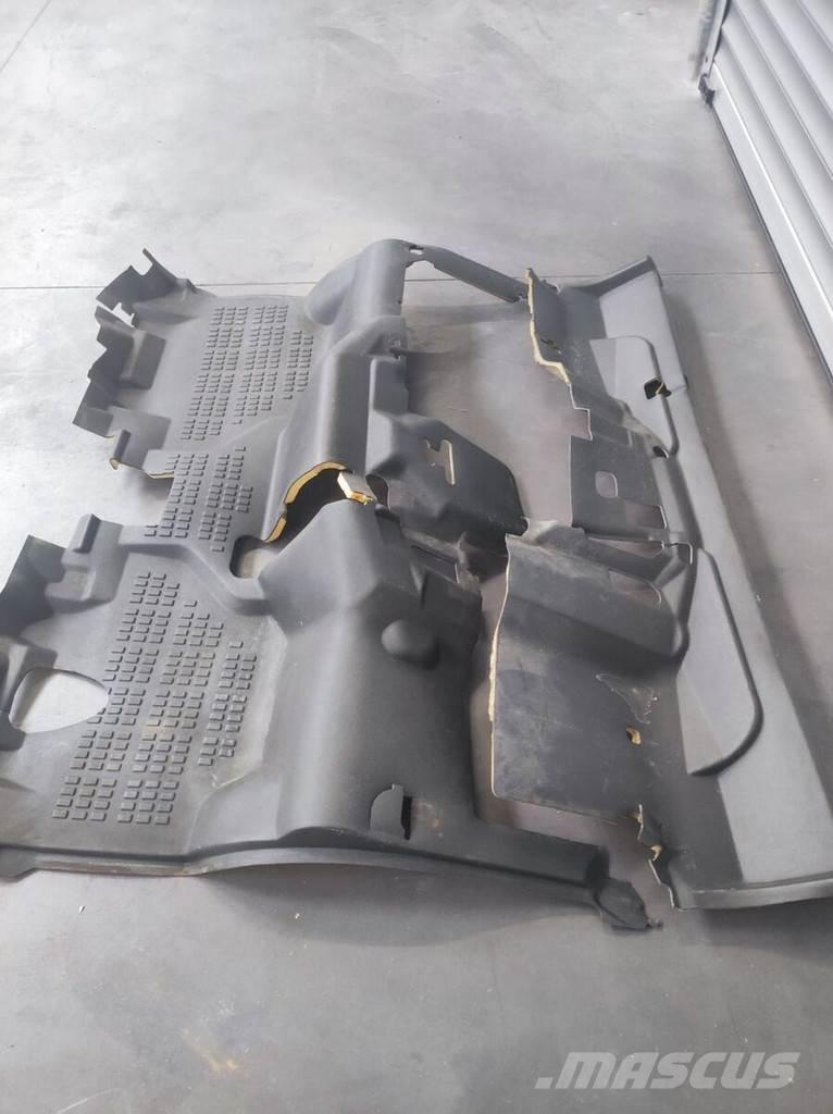 Nissan Floor Mat Kabine i unutrašnjost