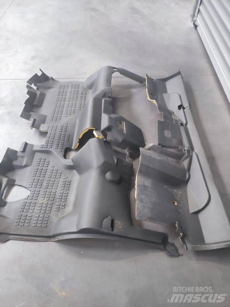 Nissan Floor Mat Kabine i unutrašnjost