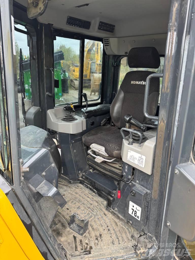 Komatsu D 61 PX-24 Buldožeri guseničari