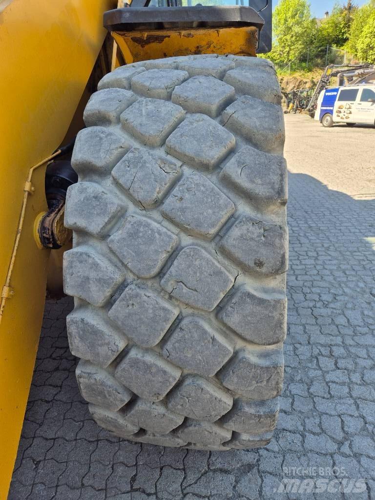 CAT 966M Utovarivači na točkove