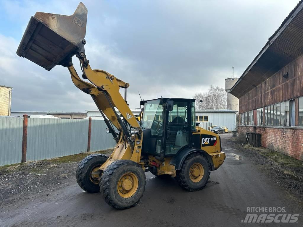 CAT 906 Utovarivači na točkove