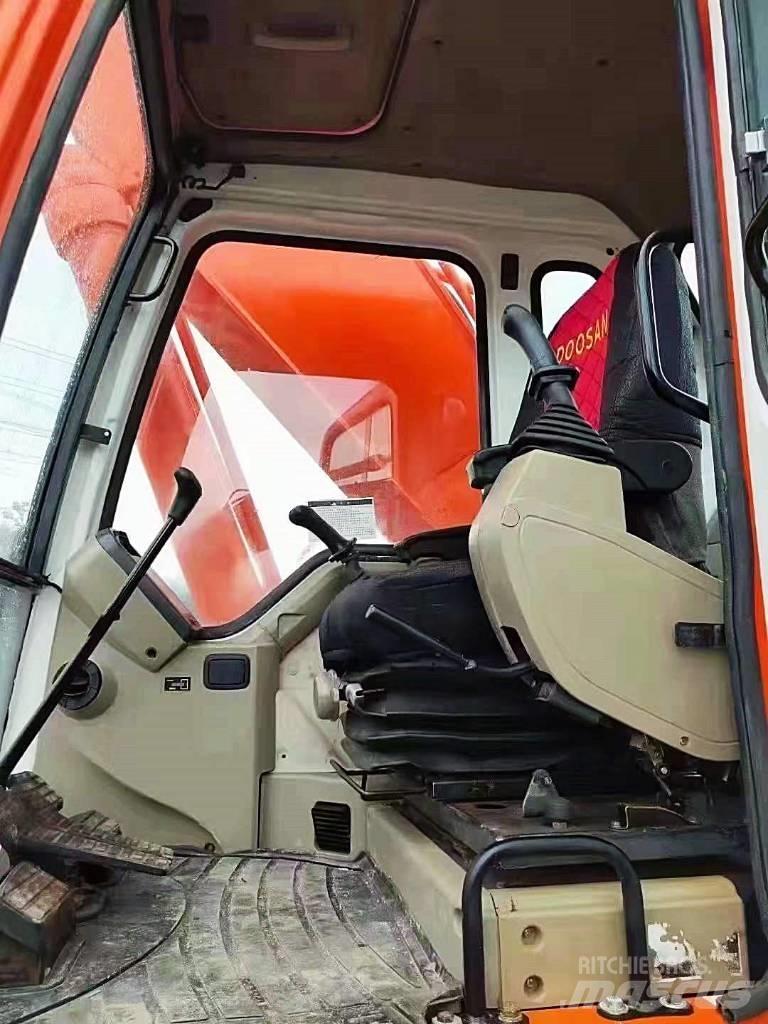 Doosan 300 Bageri guseničari