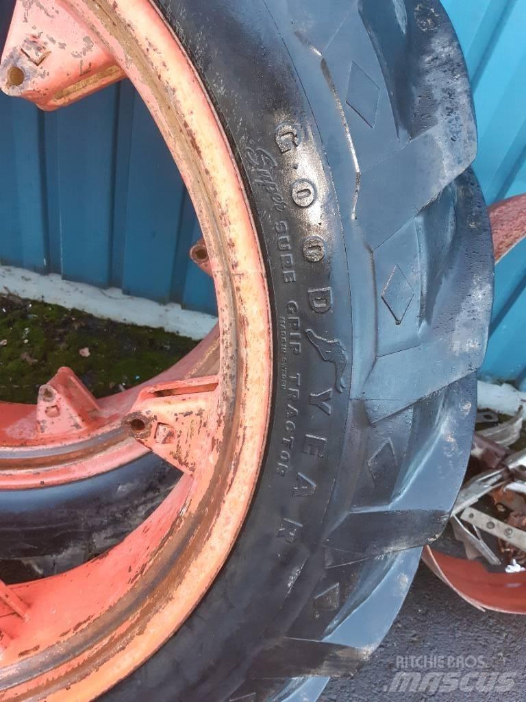 Goodyear 12.4-36 Gume, točkovi i felne